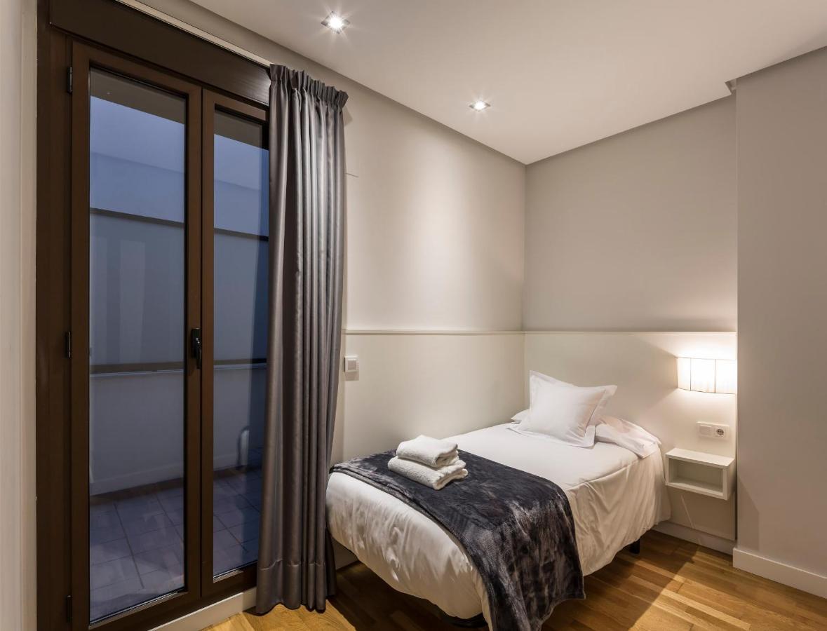 Mon Suites Catedral Valencia Exterior photo