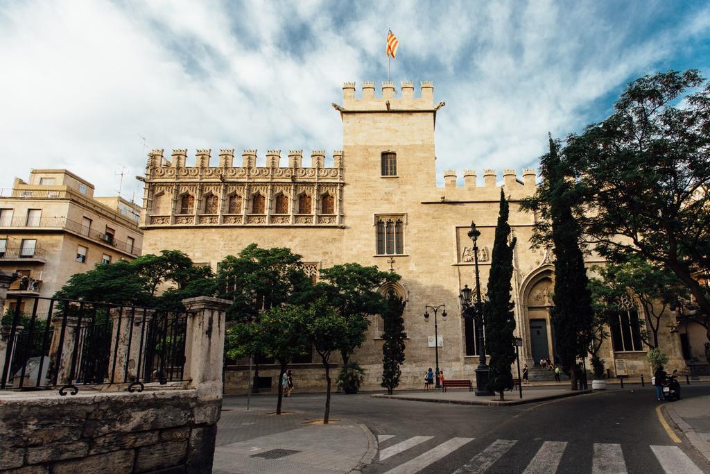 Mon Suites Catedral Valencia Exterior photo